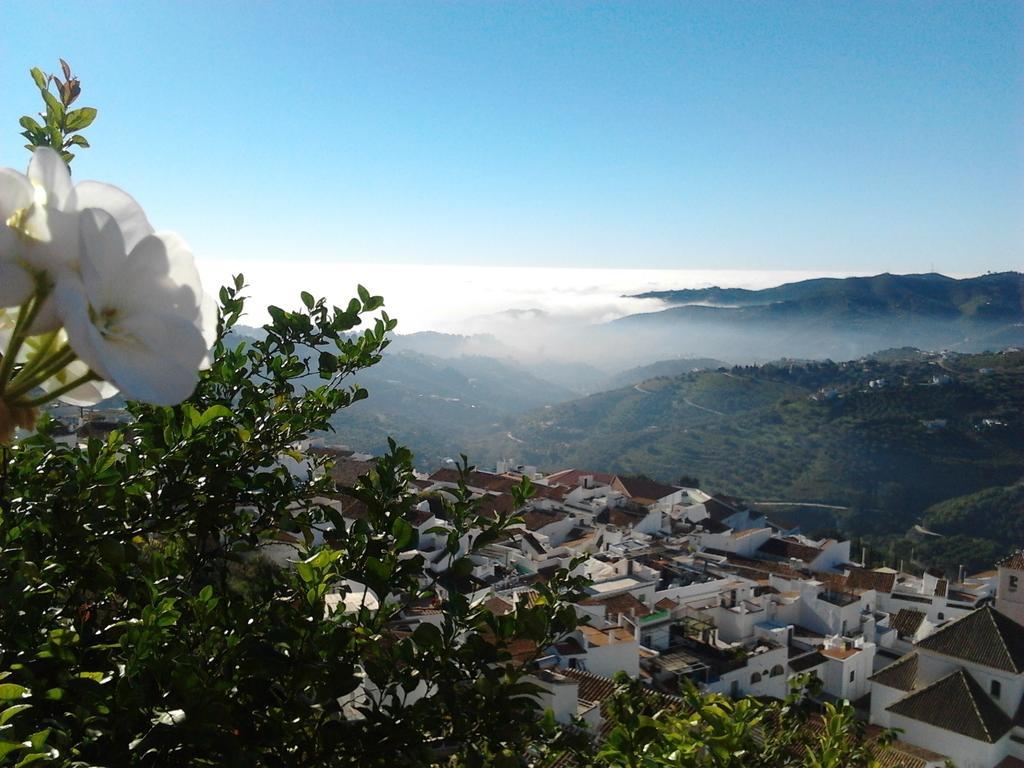 Villa Casa Ana, Fantásticas vistas al pueblo, el mar y la montaña Frigiliana Habitación foto